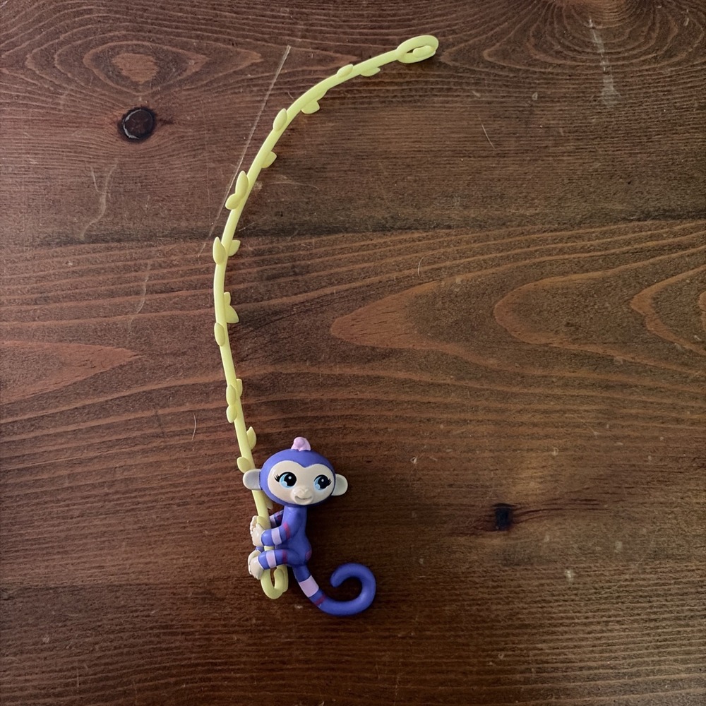 Fingerlings Minis‎ Blind Bag Series 3 ROXY PURPLE MONKEY Figure